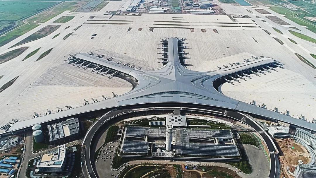 匠造一流东北亚国际枢纽机场！乐竞网页版“筑”力青岛胶东国际机场成功试飞