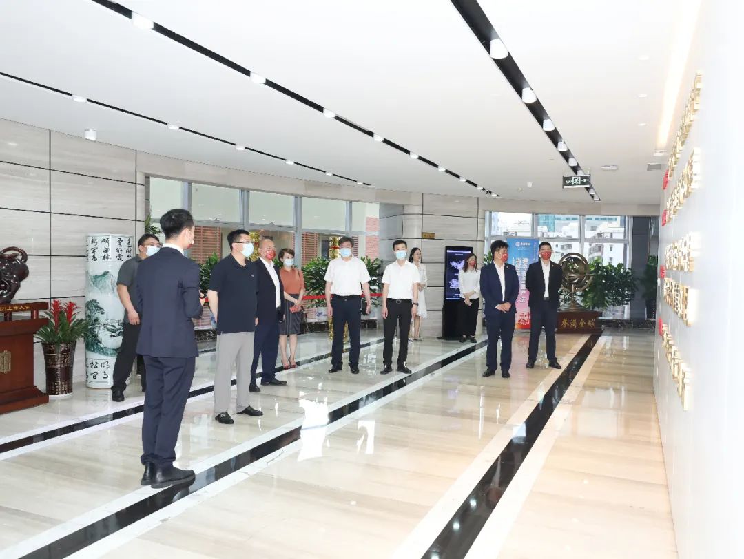 青岛市政协副主席、崂山区委书记张元升一行莅临乐竞网页版调研考察